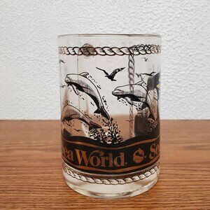 Vintage Sea World Theme Park Glass Mug featuring Shamu - 1980s